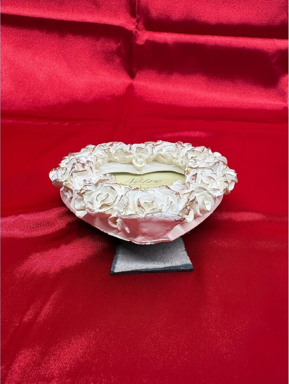 Shabby-Chic Heart-Shaped Tabletop Photo Frame with Rose Design For 3”x3” Photo